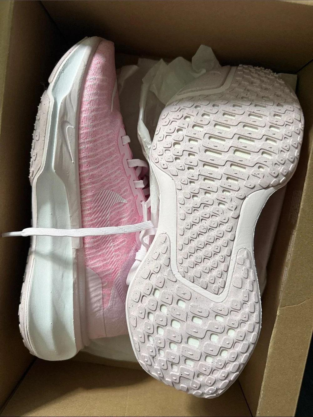 Nike Pink and White zoom invincible run FK3 new in box 8.5 women’s - Picture 3 of 4